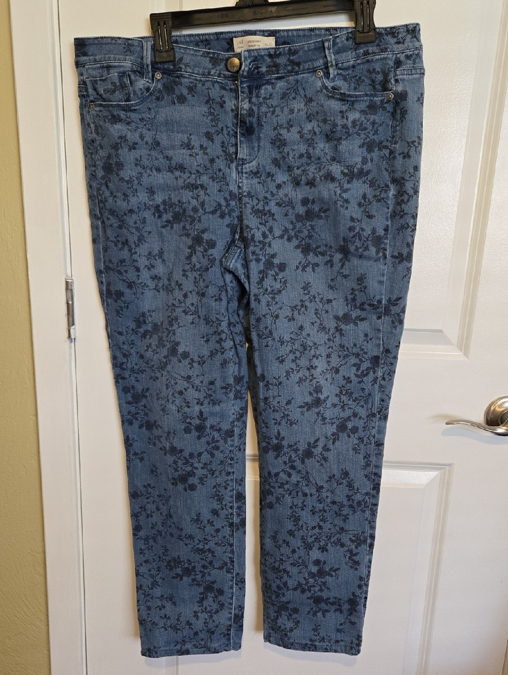 J.Jill Women's Weekender straight-leg jeans  light blue with dark floral pattern